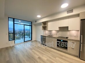 1488 Bertram St in Kelowna, BC - Building Photo - Building Photo