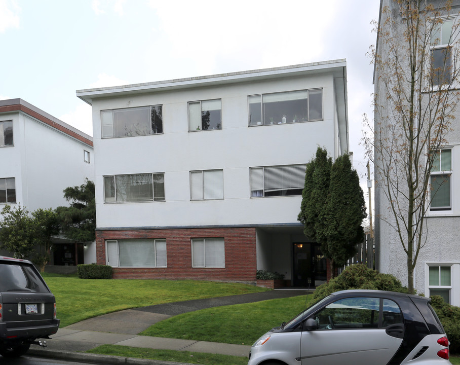 1384 W 10th Ave in Vancouver, BC - Building Photo