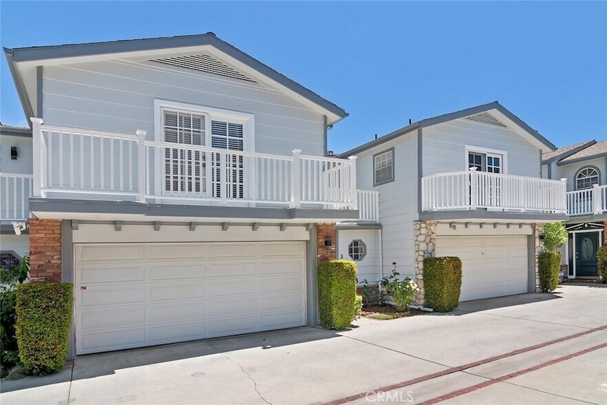 18850 Hatteras St in Los Angeles, CA - Building Photo