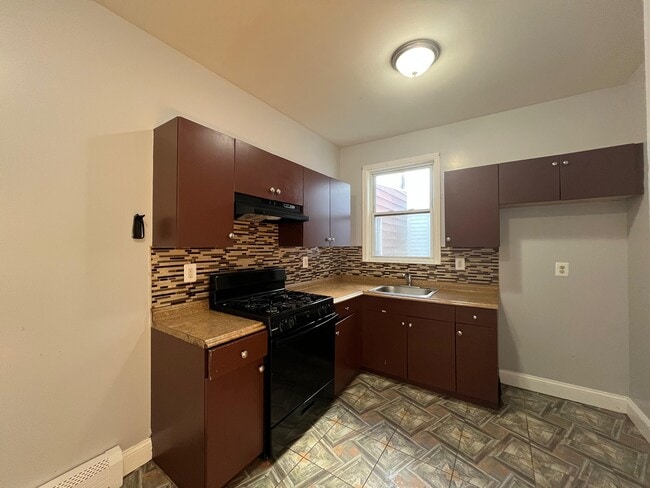 158 Woodlawn Ave, Unit 2B