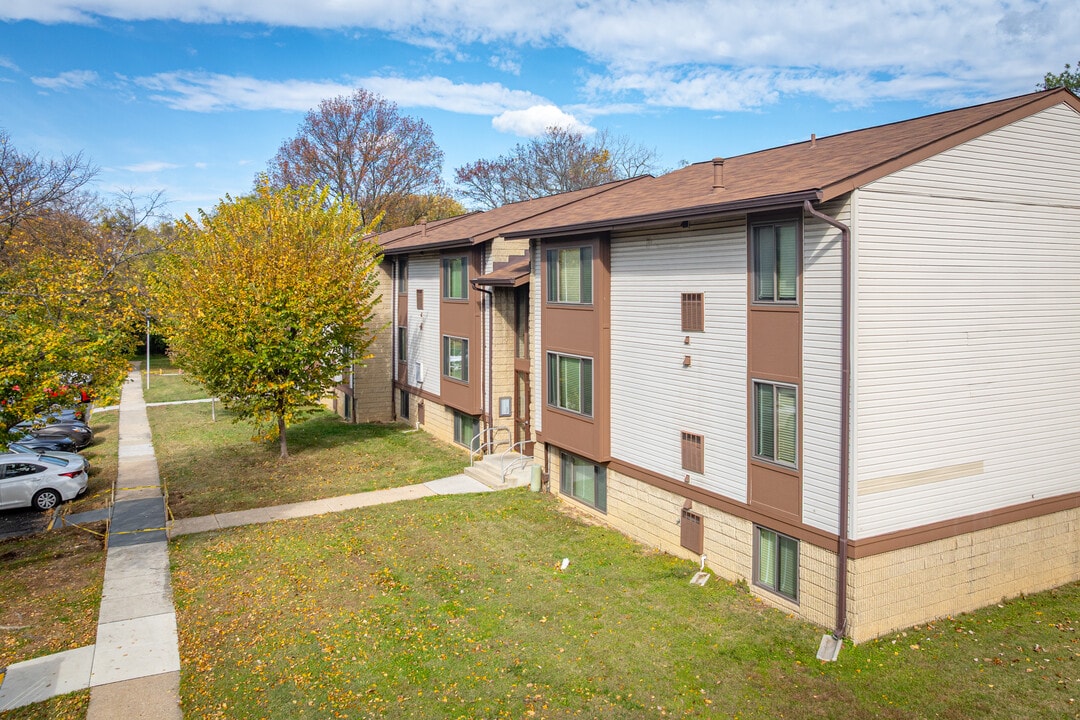 Southwoods in Essex, MD - Foto de edificio