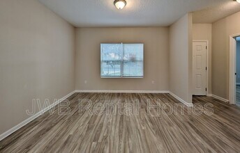 5628 Ortega Farms Blvd in Jacksonville, FL - Building Photo - Building Photo