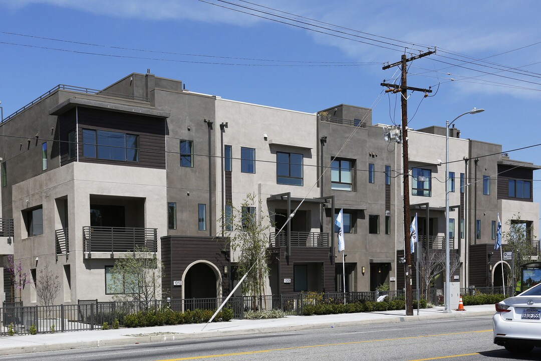 The Glen in Van Nuys, CA - Building Photo