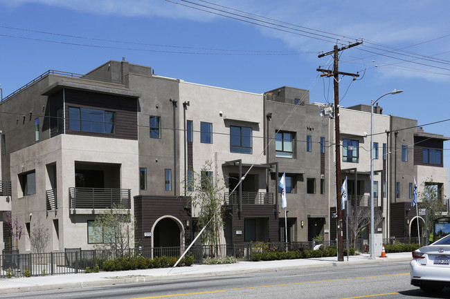 The Glen in Van Nuys, CA - Building Photo - Building Photo