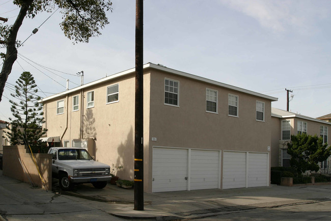 927 Belmont Ave in Long Beach, CA - Foto de edificio - Building Photo