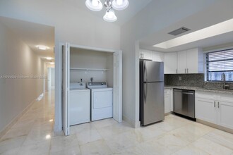 2733 SW 31st Pl in Miami, FL - Building Photo - Building Photo