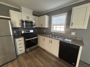 79 Third St. Unit 79 in Dearborn Heights, MI - Building Photo - Building Photo