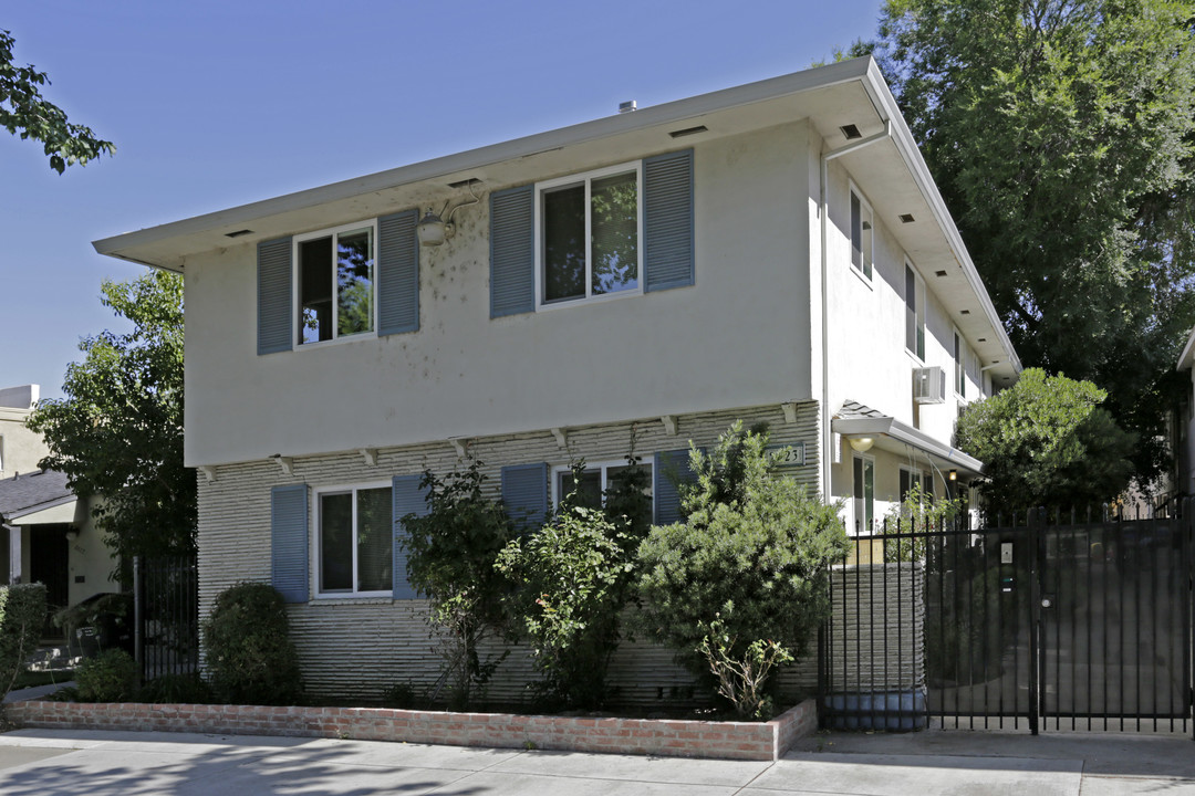 2423 Q St in Sacramento, CA - Building Photo