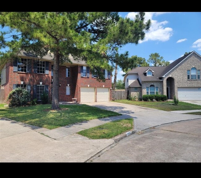 5322 Golden Stream Dr in Houston, TX - Building Photo - Building Photo
