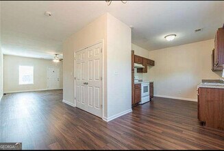 Room in Townhome on Pounds Dr in Tucker, GA - Building Photo - Building Photo
