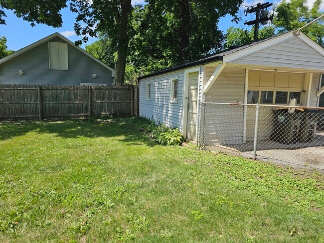 610 Wildwood Ave in Mundelein, IL - Foto de edificio - Building Photo
