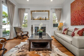 8001 Ocean Bluff Dr in Los Angeles, CA - Foto de edificio - Building Photo