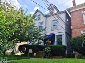 644 College St in Pittsburgh, PA - Building Photo