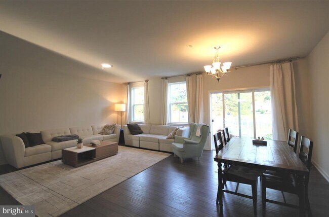 331 Wynstone Ct in Colmar, PA - Building Photo - Building Photo