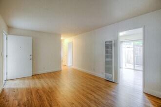 801 W 9th St in Santa Rosa, CA - Building Photo - Building Photo