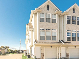 30056 Euclid Ave in Wickliffe, OH - Building Photo