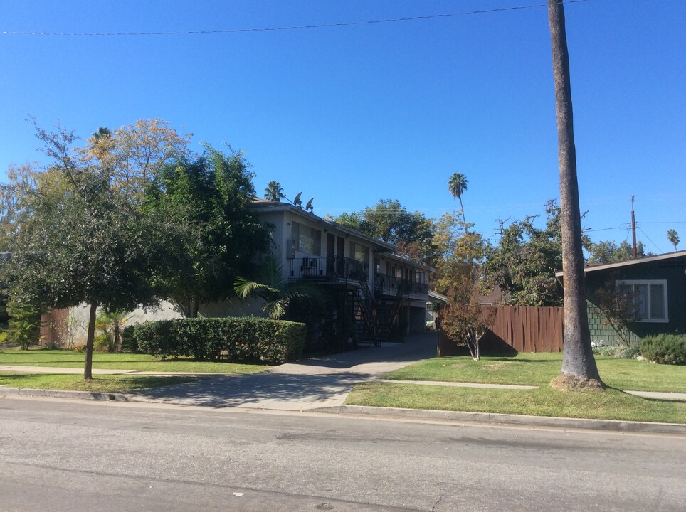 111 S Oak Ave in Pasadena, CA - Foto de edificio