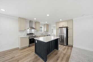 2110 24th St NE in Hickory, NC - Building Photo - Building Photo