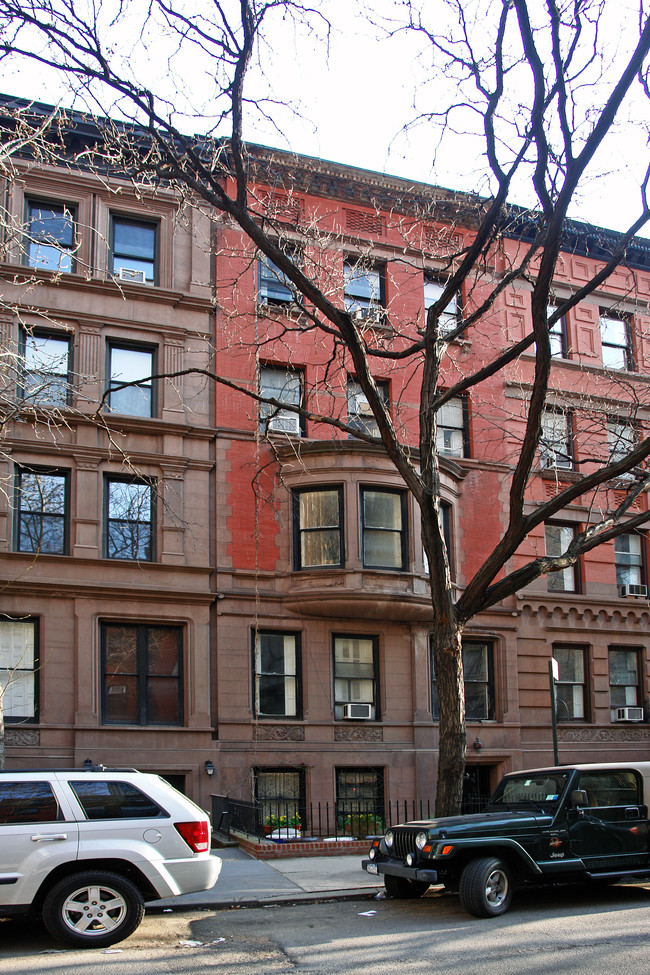 117 W 69th St in New York, NY - Building Photo - Building Photo