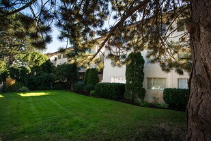Pacific Shores in Victoria, BC - Building Photo