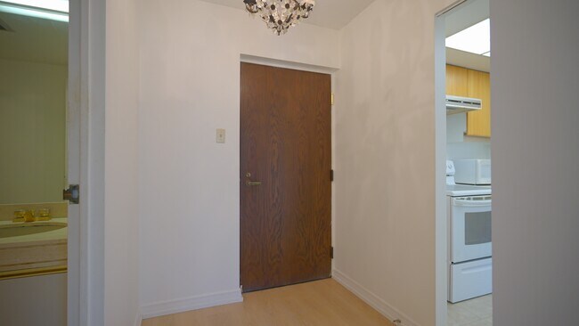 65-2165 Harbour Square in Toronto, ON - Building Photo - Building Photo