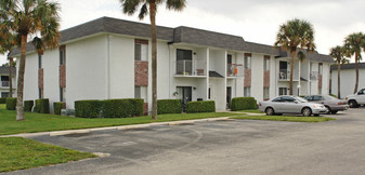 Pine Tree Apartments in Deerfield Beach, FL - Building Photo - Building Photo