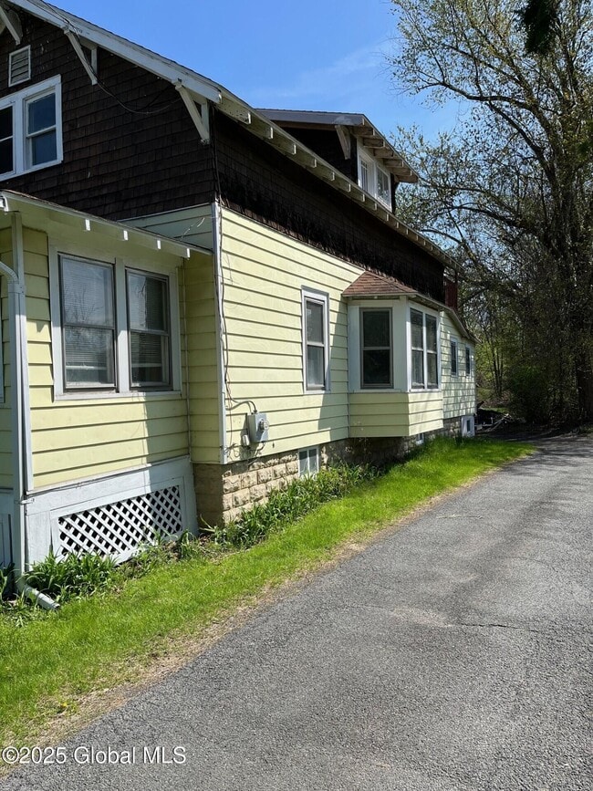 54 Main Ave in Wynantskill, NY - Building Photo - Building Photo