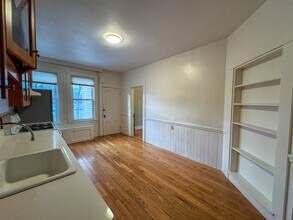 201 High St, Unit 1 in Brookline, MA - Foto de edificio - Building Photo