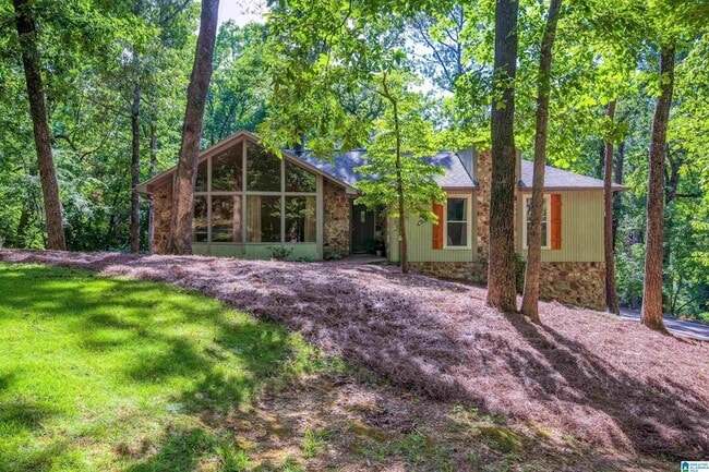 1928 Indian Lake Dr in Birmingham, AL - Foto de edificio - Building Photo