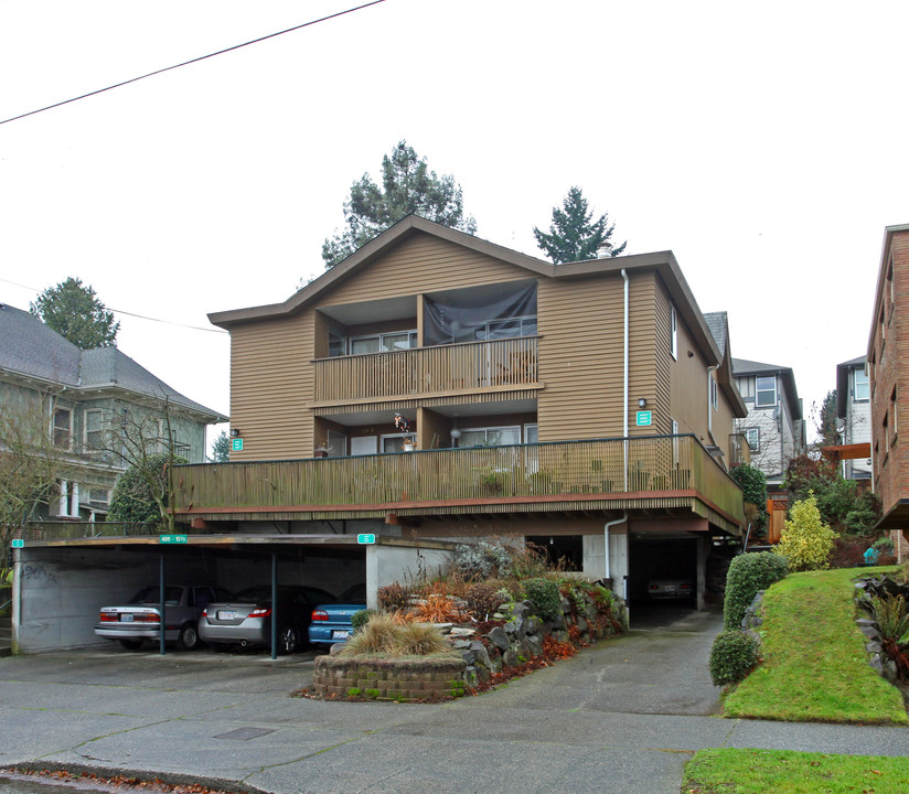 4911 Woodland Park Ave N in Seattle, WA - Building Photo