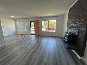 5415 SE Tolman St in Portland, OR - Building Photo - Building Photo
