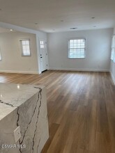 606 Hodencamp Rd in Thousand Oaks, CA - Foto de edificio - Building Photo