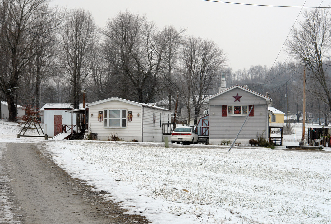 115-225 Smith Rd in Culloden, WV - Building Photo