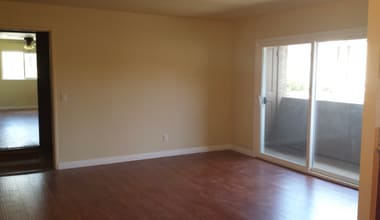 2228 Garnet Ave in San Diego, CA - Foto de edificio - Building Photo