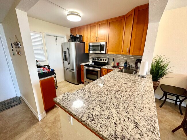 801 N Ocean Blvd in Pompano Beach, FL - Foto de edificio - Building Photo