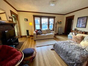 8 Margaret St, Unit 2 in Arlington, MA - Foto de edificio - Building Photo