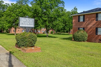 Brick Pointe in Albany, GA - Building Photo - Building Photo