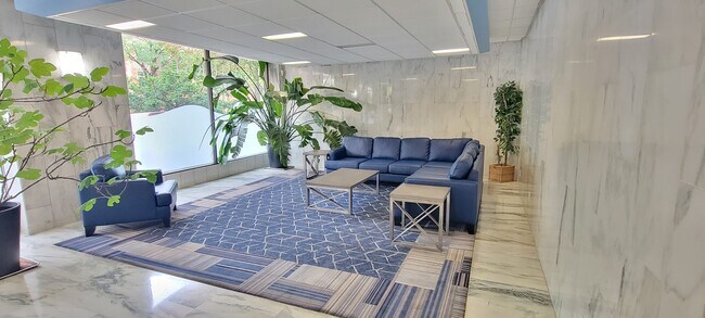 Somerset Manor/ Le Quai D'Orsay in Ottawa, ON - Building Photo - Building Photo