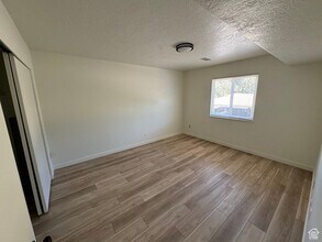5630 Meadow Ln, Unit 197 in South Ogden, UT - Building Photo - Building Photo