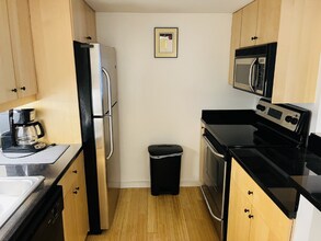 37 Hiawassee St-Unit -205W in Asheville, NC - Building Photo - Building Photo