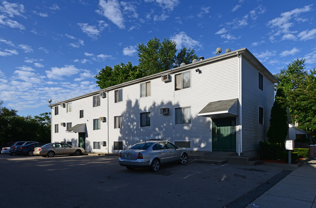 40 Grotto Ave in Pawtucket, RI - Foto de edificio