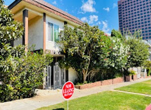 LUXURY LIVING AT AN AFFORDABLE PRICE in Los Angeles, CA - Foto de edificio - Building Photo