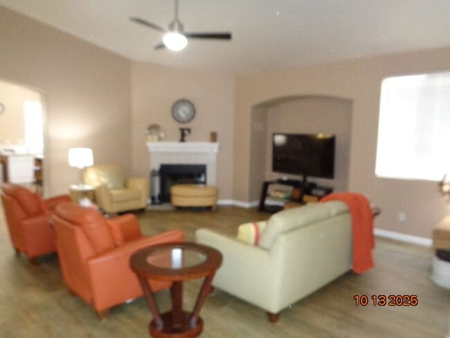 1639 Norberry St in Lancaster, CA - Building Photo - Building Photo