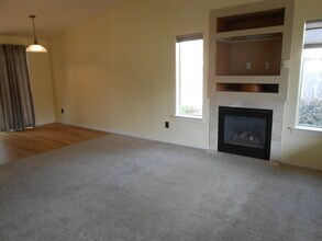 2396 NE Desert Willow Ct in Bend, OR - Building Photo - Building Photo