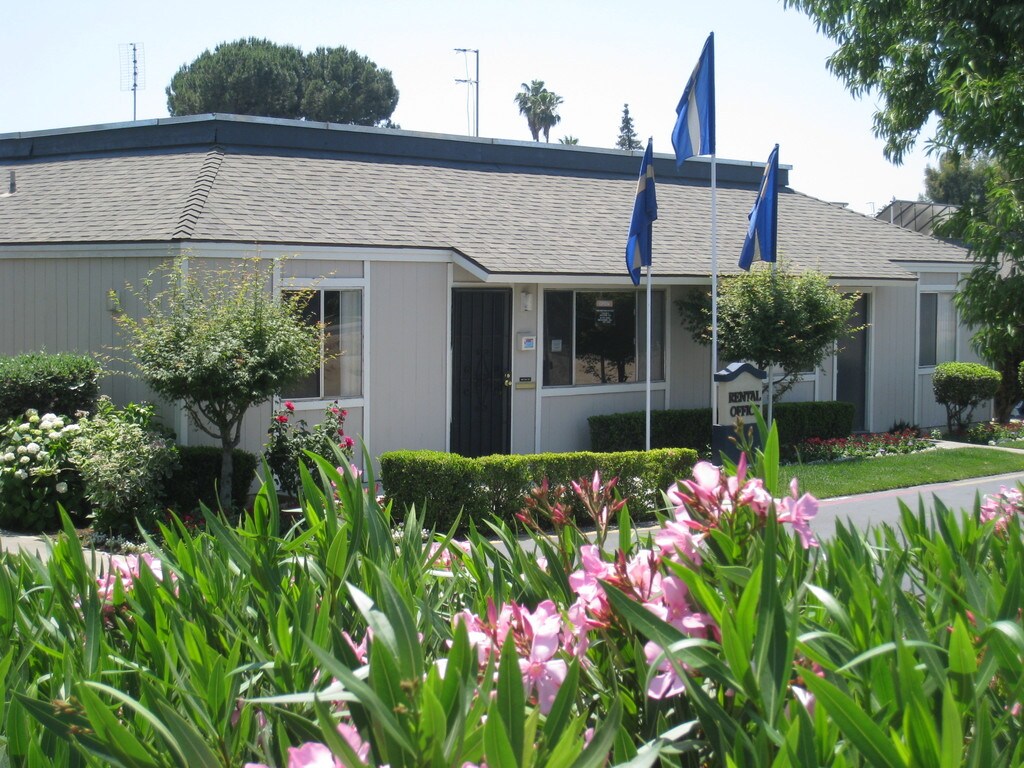 Ashbrier and Sandalwood Apartments in Fresno, CA