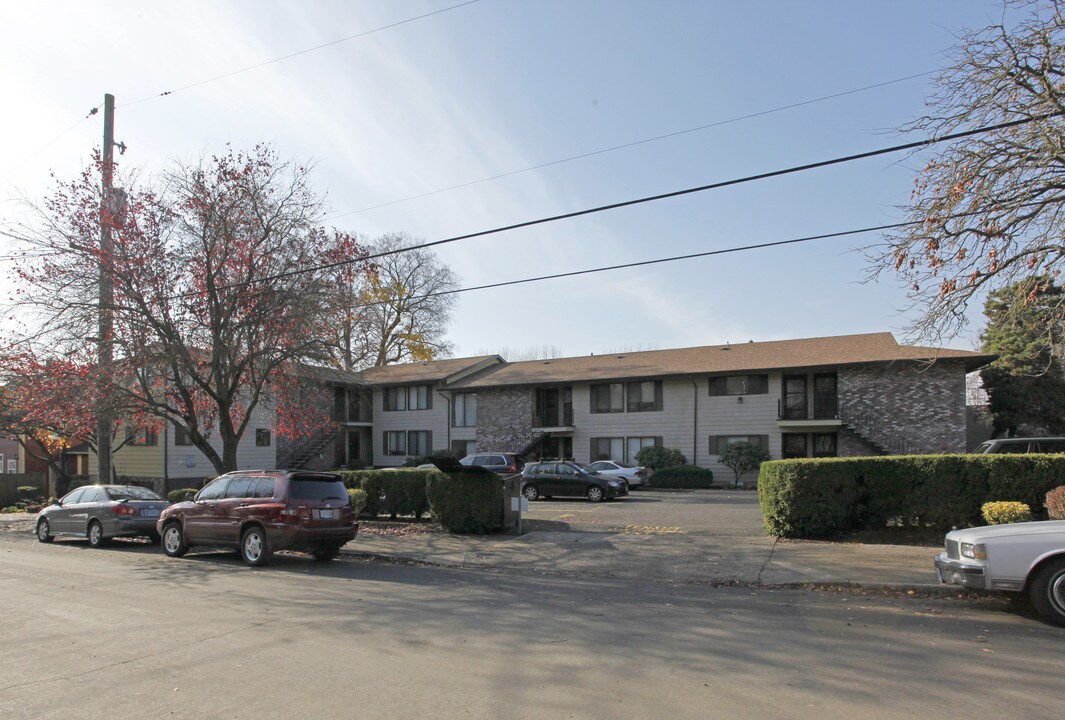 Pine Tree in Portland, OR - Foto de edificio