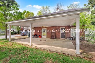 255 W Lawson St in Fayetteville, AR - Building Photo - Building Photo