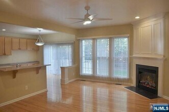 124 White Pine Ct in Paramus, NJ - Building Photo - Building Photo