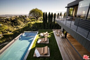 1030 Somera Rd in Los Angeles, CA - Building Photo