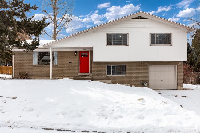 property at 982 E Briarwood Cir S